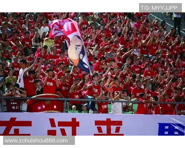 带手绳的足球明星如何用独特风格赢得球迷的心与场上的胜利